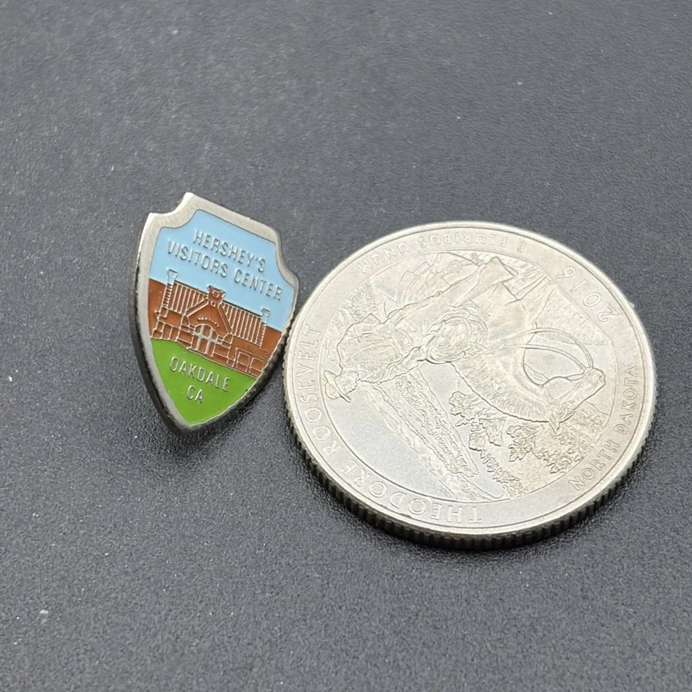 Hershey's‎ Visitors Center Oakdale California Lapel Hat Pin